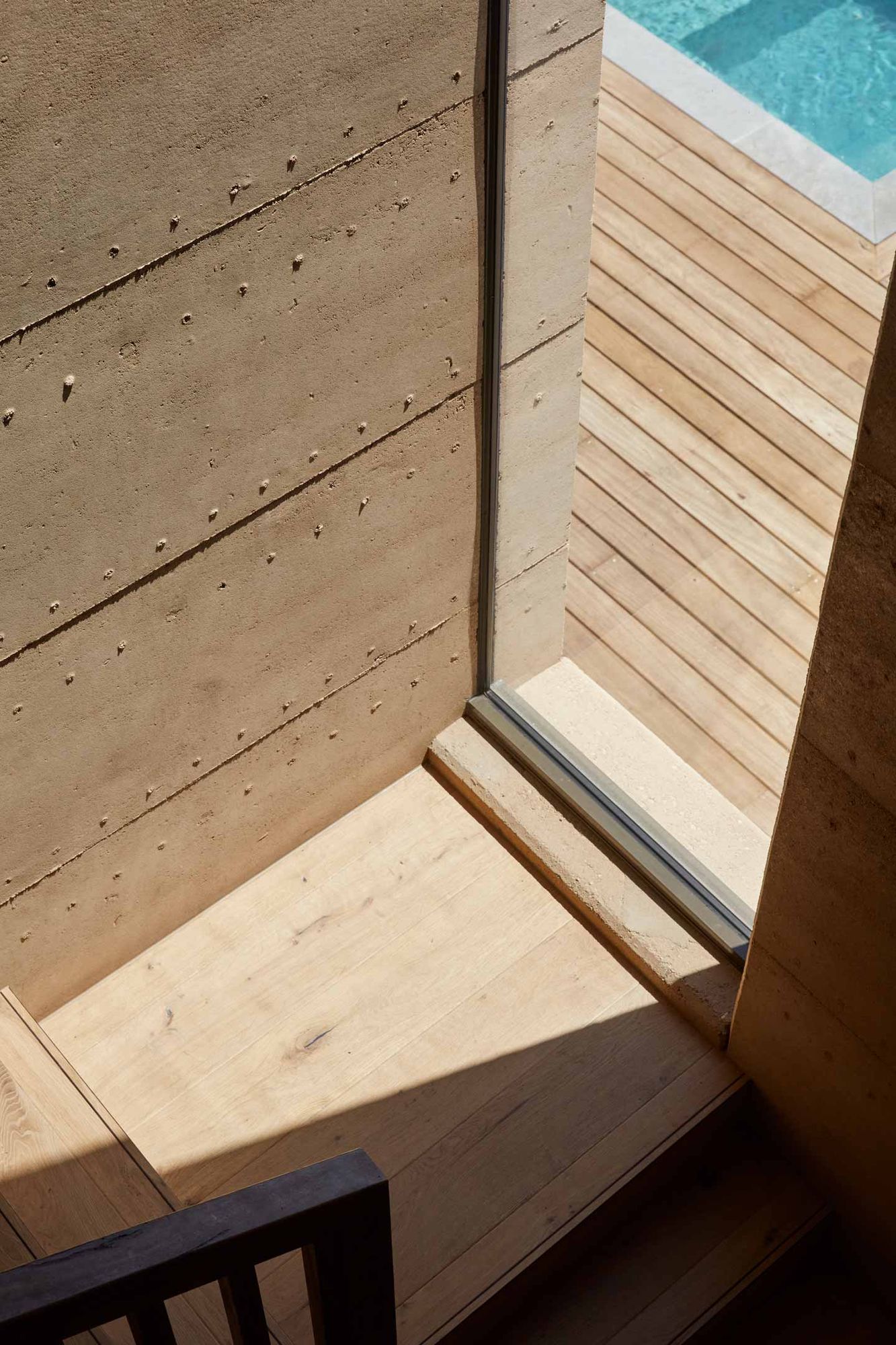 Rammed earth detail at the Moonah tree house by Kirby Architects