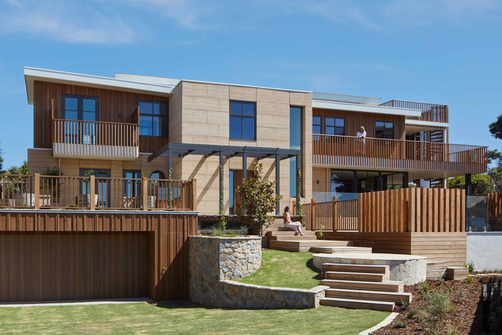 Howes Creek Homestead by Kirby Architects, a Off the grid home